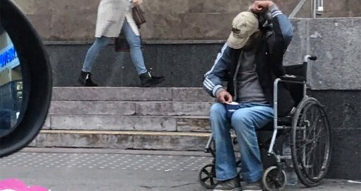 Ақтауда мүгедектерді қайыр сұрауға мәжбүрлегендер сотталды