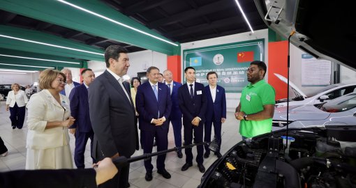 Қошанов ШҚО-дағы әлеуметтік нысандар мен кәсіпорын жұмысымен танысты