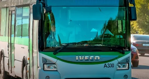 Астанада 8 жастағы қыз екі аяғынан айырылса да автобус жүргізушісіне рақымшылық жасалды