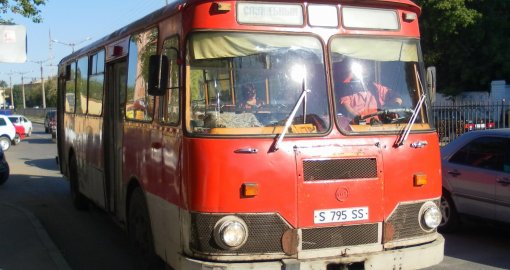 Халық 40 жыл бұрынғы автобустарға мініп жүр – Көлік министрлігі мәселені қалай шешеді