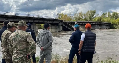 Өскеменде былтыр 600 миллион теңгеге жөнделген көпір опырылып түсті