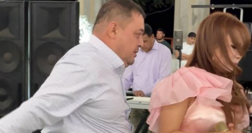 Түркістан облысында той үстінде әншіні бұрынғы қайын атасы соққыға жықты