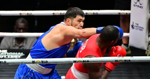 Бокстан әлем чемпионаты: Айбек Оралбай екі дүркін Олимпиада чемпионын жеңіп, финалға өтті