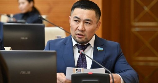 «Мені сынағандар анасын сыйламайтындар»: Ардақ Назаров хейтерлеріне жауап берді
