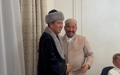 Нұрлан имам Динара Сәтжанның күйеуіне шапан жабамын деп сынға қалды