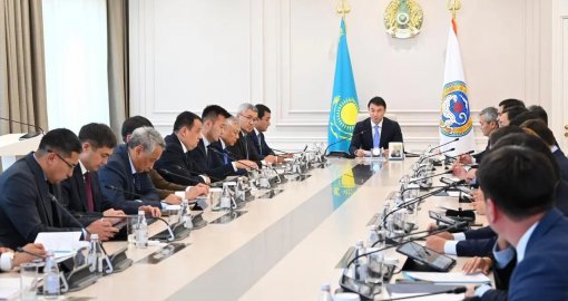 Миллиардтар бөлінді, бірақ не техника, не адам жоқ: Алматы әкімі мердігерлерді қатаң сынға алды