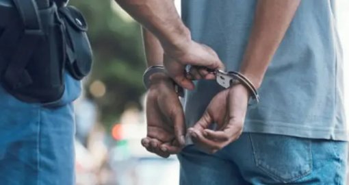 «Қалтасына салып жіберді»: желіде күдік тудырған видеоға қатысты Алматы полициясы мәлімдеме жасады
