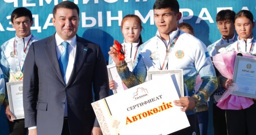 Түркістан облысында әлем чемпиондарына 4 автокөлік табысталды