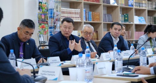 Тарихшылар қоғамдағы бейресми пікірлердің көбеюіне алаңдаулы