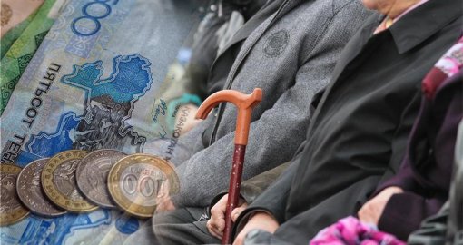 «Адам ақымақ емес екенін дәлелдеуге міндетті емес»: Депутат зейнетақы шектеуіне қарсы шықты