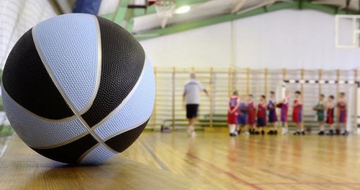 Түркістан облысындағы дене шынықтыру сабағында оқушы көз жұмды