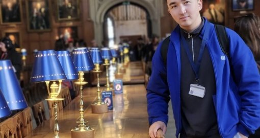 Қазақстандық жігіт Oxford-та қазақ тілінен сабақ береді