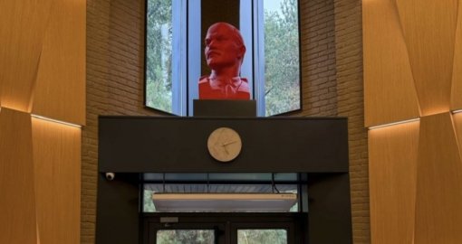 Qazaq Stroy кеңсесінде Ленин бюсті орнатылған