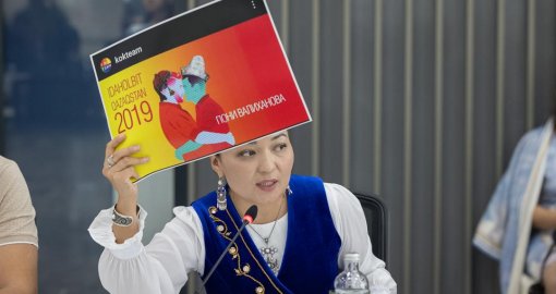 "Бұл заң жобасы мәжбүрліктен туындады": Бағила Балтабаева ЛГБТ насихатына тыйым салатын заңға қатысты пікірін айтты