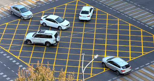 Алматыда “вафельді” қиылыстарды бұзған жүргізушілерге айыппұл салына бастайды