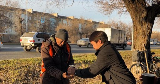 Жетісу жастары тазалық сақшыларына алғыс білдіріп, қала көшелерін бірге тазалады