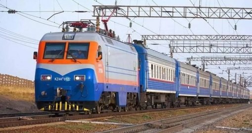 Жетісу облысында ер адам пойыздың астына түсіп, жарақат алды