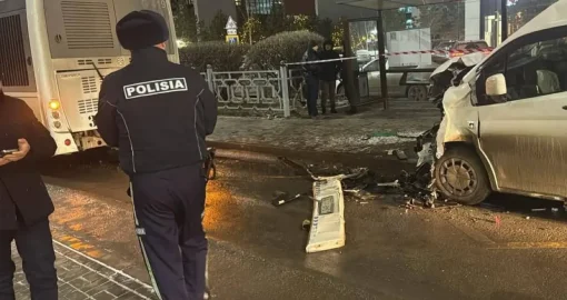 Астанада микроавтобус пен маршруттық автобус соқтығысып, бір адам қаза тапты