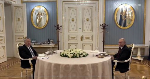 Назарбаев пен Путин Кремльдің асханасында кездесті