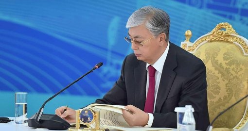 Тоқаев ЛГБТ насихатын шектеуге бағытталған заңға қол қойды