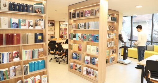 Алматыда брайль қарпі мен IT-аймағы бар заманауи кітапхана ашылды