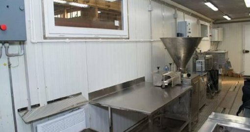 Оралдағы шұжық цехында жұмысшы станокқа қысылып қайтыс болды