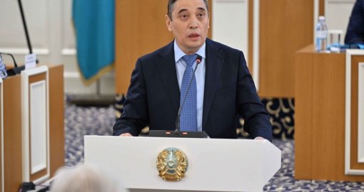 "Қарашұбар жамылғы, келте балақ, қауға сақал": Дихан Қамзабек білім жүйесіндегі зайырлылықты  нақты айқындауды ұсынды