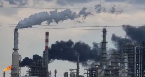 Атырауда ауа қатты ластанды: мұнай өңдеу зауытында жоспардан тыс тексеріс басталды