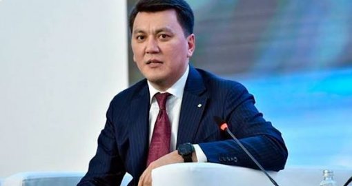 Журналистер мен лингвистер Конституциялық комиссияда не істеп жүр: Ерлан Қарин түсіндірді