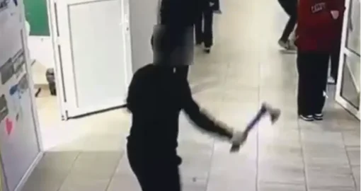 Құлсарыда мектеп оқушысы қатарластарына балтамен шабуыл жасаған