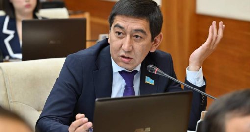 "Тең" мен " қатар" манипуляция емес пе: Ринат Зайыт даулы бап туралы өз ойын айтты