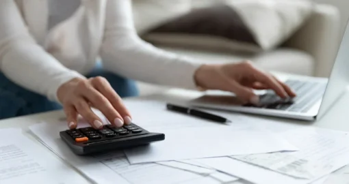 Салық амнистиясы 2026: Шағын бизнес айыппұлдар мен өсімді қалай заңды түрде жоя алады?