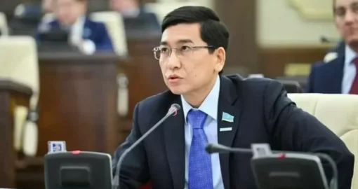 Аймағамбетов мұғалімдерді басы артық жұмысқа салғандарға айыппұл салуды ұсынды