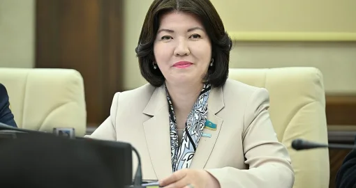 160 қыз көз жұмды: Жұлдыз Сүлейменова Ирандағы қаза тапқан оқушылардың жақындарына көңіл айтты