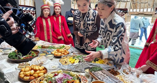 Жастар қазақтың ұмыт қалған тағамдарының дәмін татып көрді: Ақтөбеде Наурыз қалай тойланып жатыр?