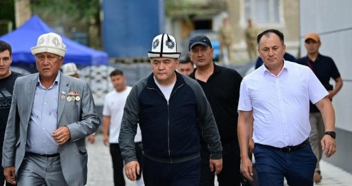 «Өсек пен өтірік айтқандарды кешірдім»: Қамшыбек Ташиев айт намазынан кейін мәлімдеме жасады