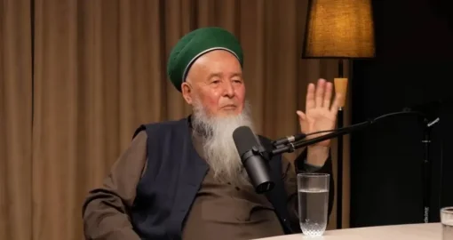 «Тоқалын шәкіртіне әперген»: дін өкілінің желідегі бейнежазбасы үшін жауапқа тартылды