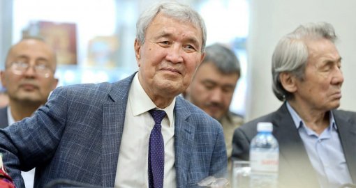 Туған ұлтыңнан бірдеме дәметуің ұят: жазушы Жұмаш Кенебай ұлтқа деген сүйіспеншілік жайлы сөз сөйледі