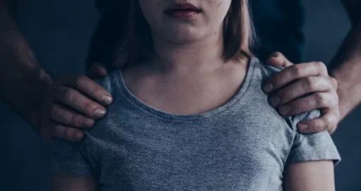 13 жастағы қызды зорлап, АИТВ жұқтырған ер адам сотталды