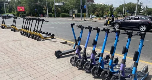 Алматыда самокаттардың тең жартысы айып тұрағына қойылды