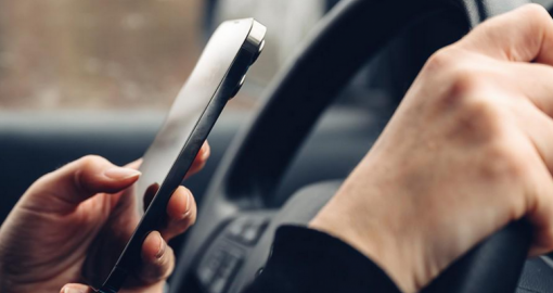 Сарапшылар көлік жүргізу кезінде телефон пайдаланғаны үшін салынатын айыппұл ережелерін қайта қарауды ұсынды