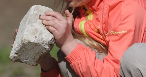 Қарағанды облысында үш жасар баланың басына кірпіш түскен