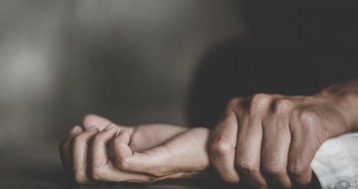 Екі жылдан өмір бойына: 13 жасар қызды зорлаған ер адамның жазасы ауырлады