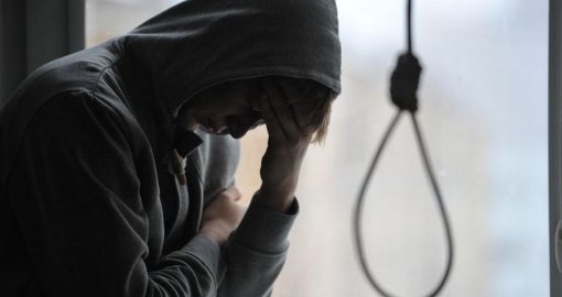 Жамбыл облысында мектеп оқушысын өзіне қол жұмсауға итермелеген үш адам сотталды