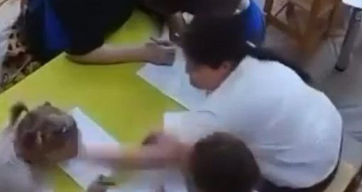 Теміртауда баланы бетінен ұрған балабақша тәрбиешісінің үстінен іс қозғалды