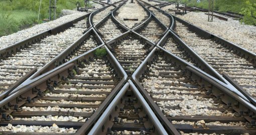 Қарағанды облысында теміржолшы пойыз астына түсіп, қаза тапты