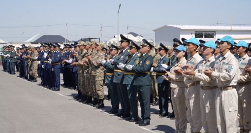 Отан қорғаушылар күні: Түркістанда әскери қызметшілер марапатталды