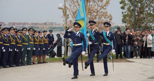 Көкшетауда Отан қорғаушылар күні атап өтілді: «Жағалаудағы» айбынды шара