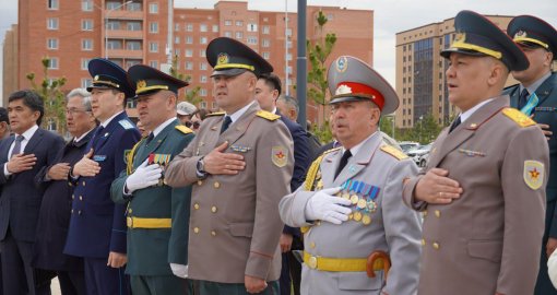 Көкшетауда Отан қорғаушылар мен Қарулы күштер ардагерлеріне құрмет көрсетілді