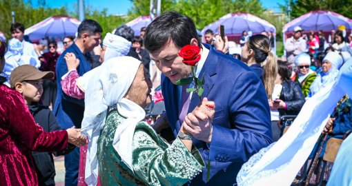 Ақтөбеде Аналар күні «Анаға тағзым» акциясымен салтанатты түрде атап өтілді